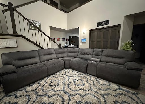 Capriccio sectional couch retail